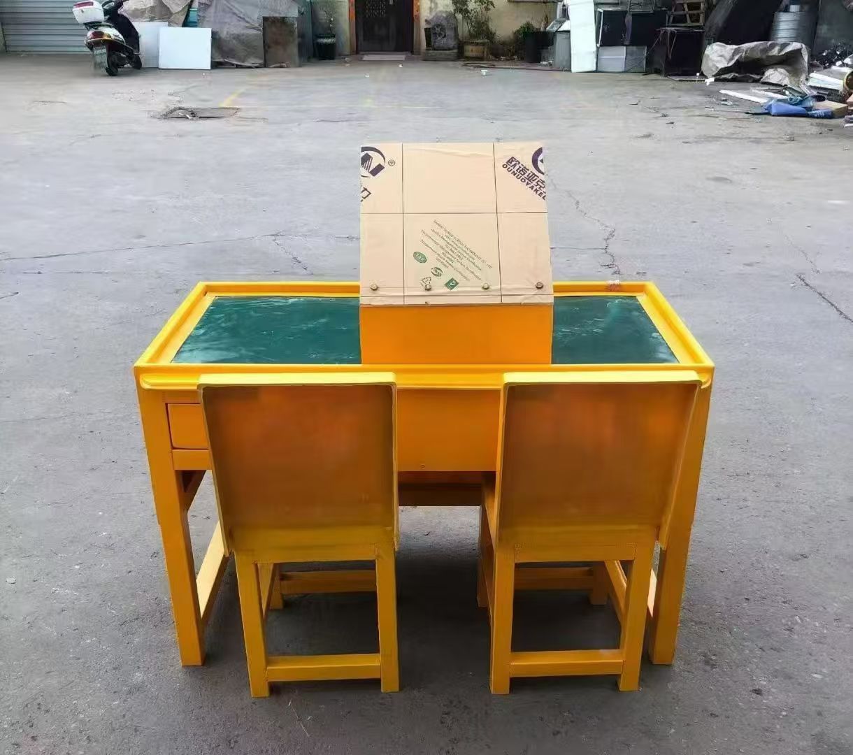 肇东防静电导通桌井下煤矿火工品发放桌：危险品流转的安全守护者